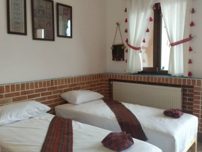 اتاق اطلسی یا لادن "بومگردی گلجان"