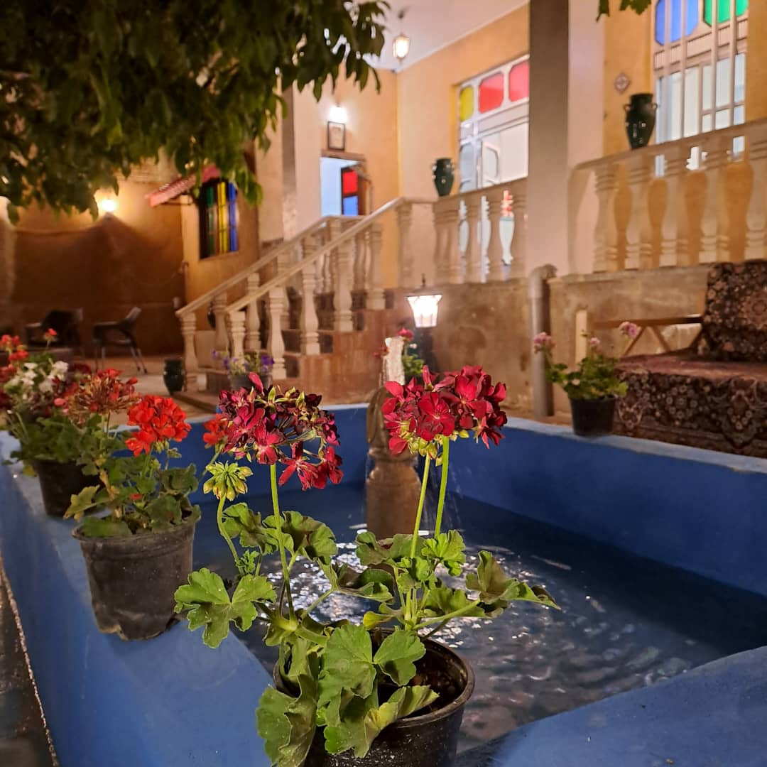حیاط بوم گردی