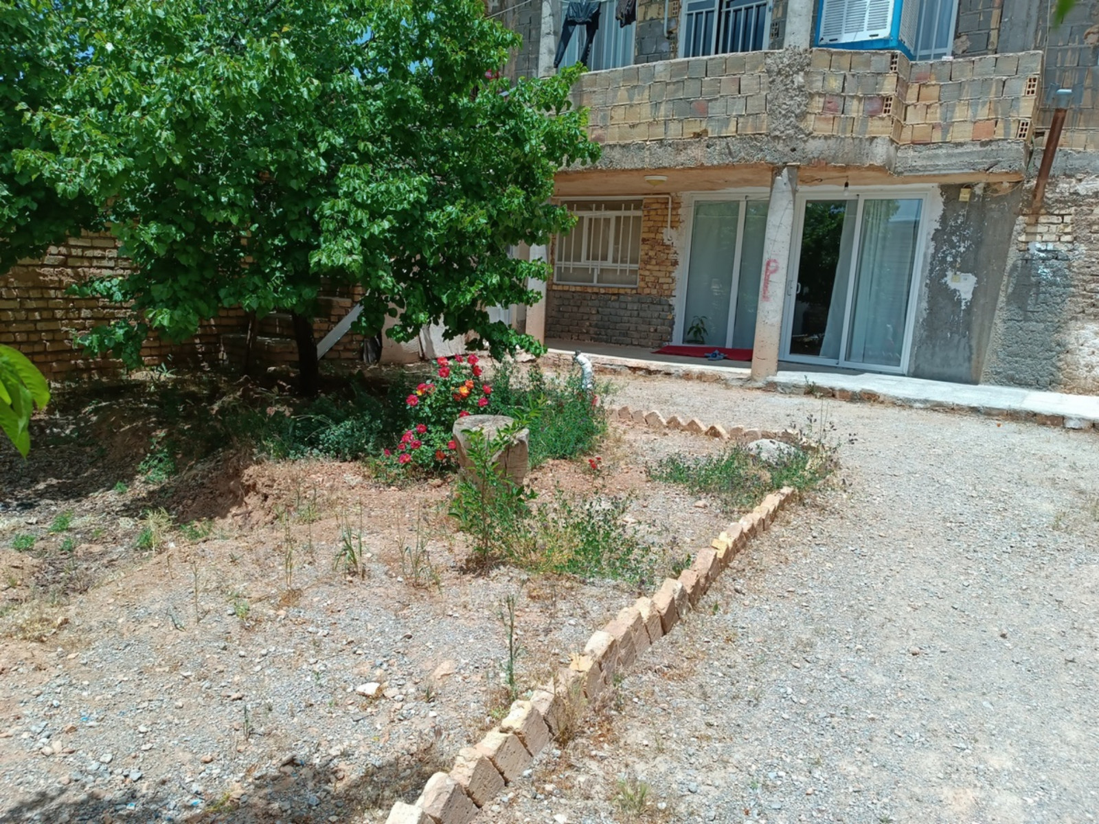نمای بیرونی ساختمان