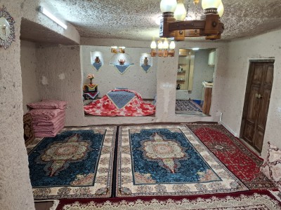 خانه سنگی سوین در روستا کندوان با منظره فوق العاده