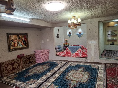 خانه سنگی سوین در روستا کندوان با منظره فوق العاده