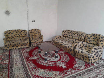 واحد مبله تک خواب در نزدیکی قلعه‌خان