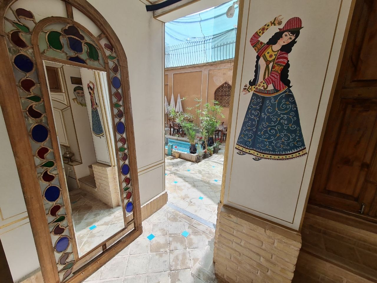 نمای بیرونی ساختمان