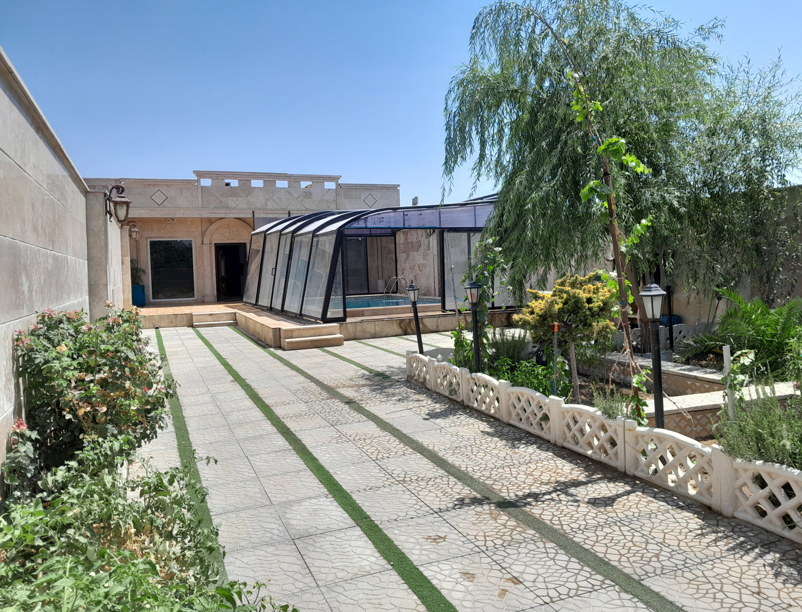 حیاط