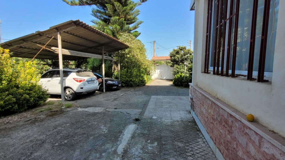 حیاط و پارکینگ