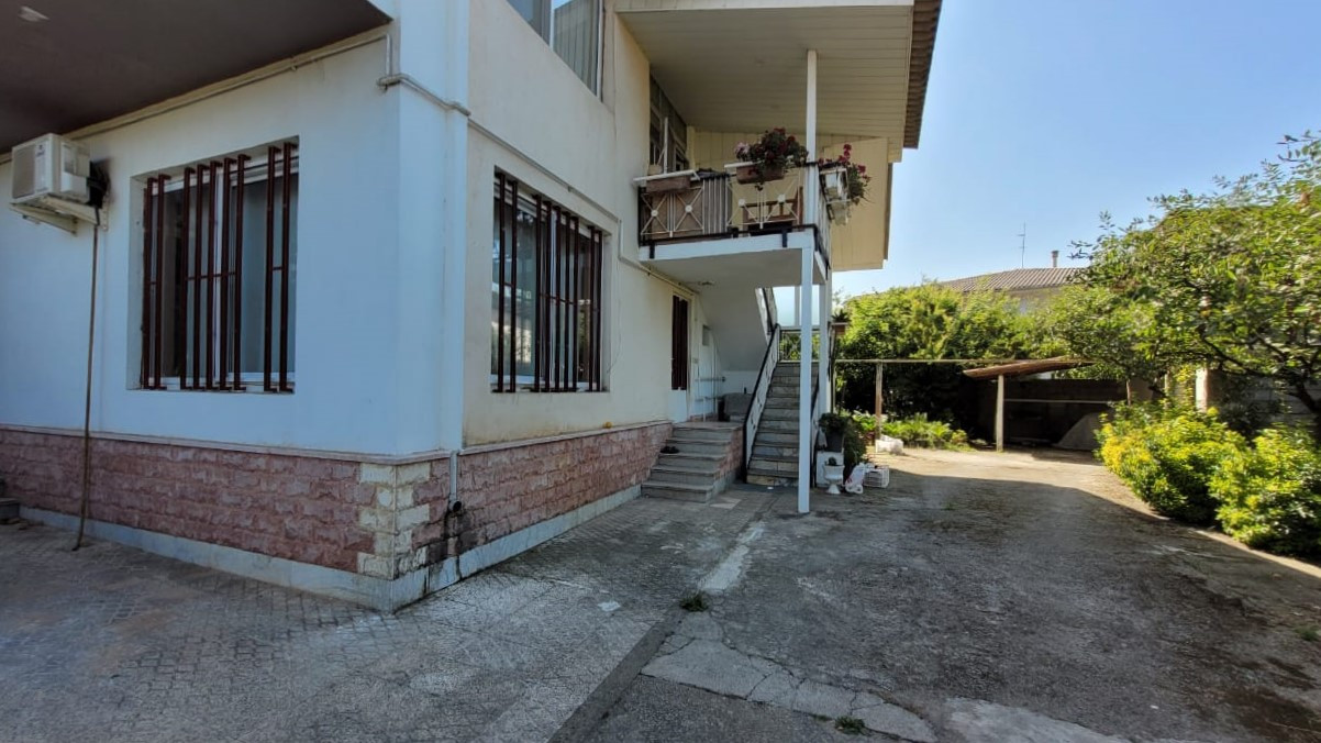 نمای بیرونی ساختمان