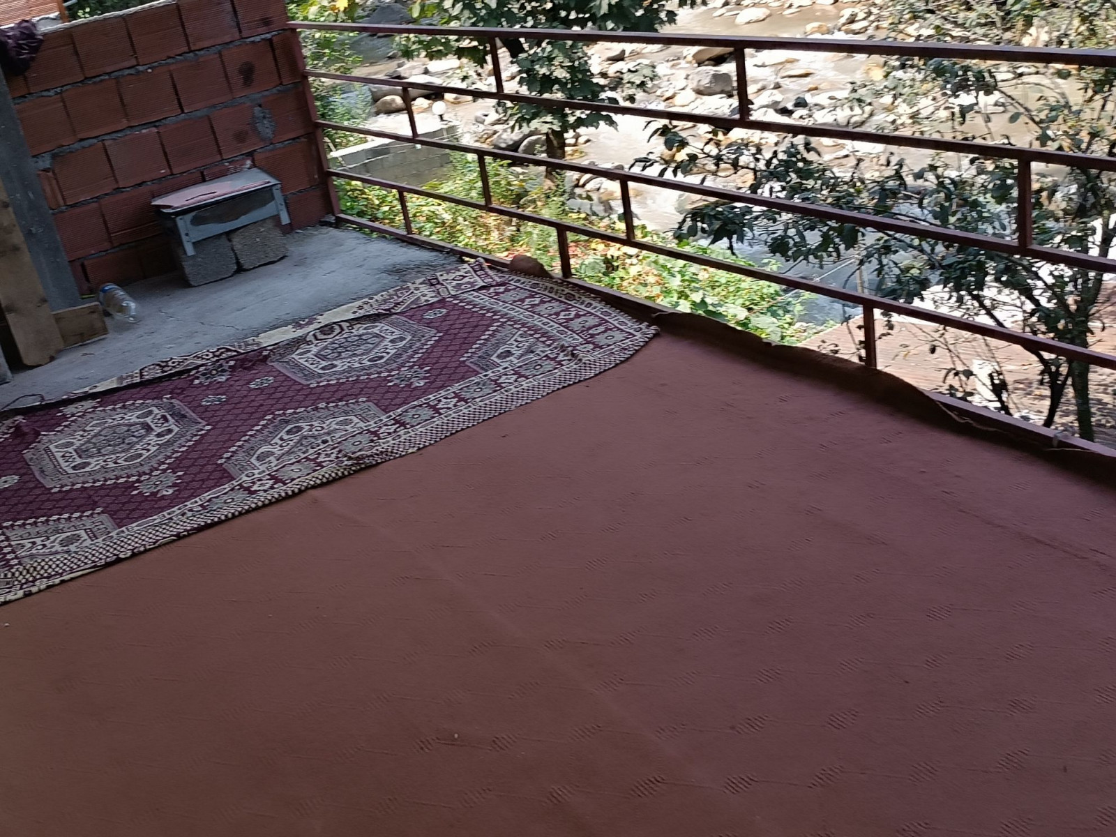 تراس روبه رودخانه