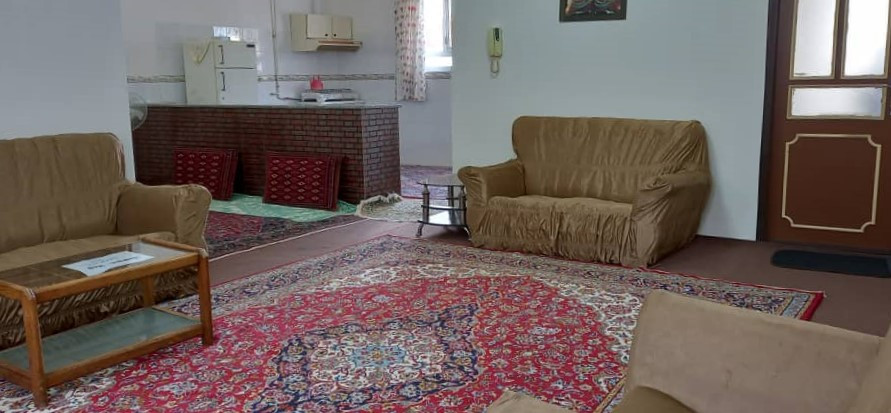 اتاق پذیرایی و آشپزخانه