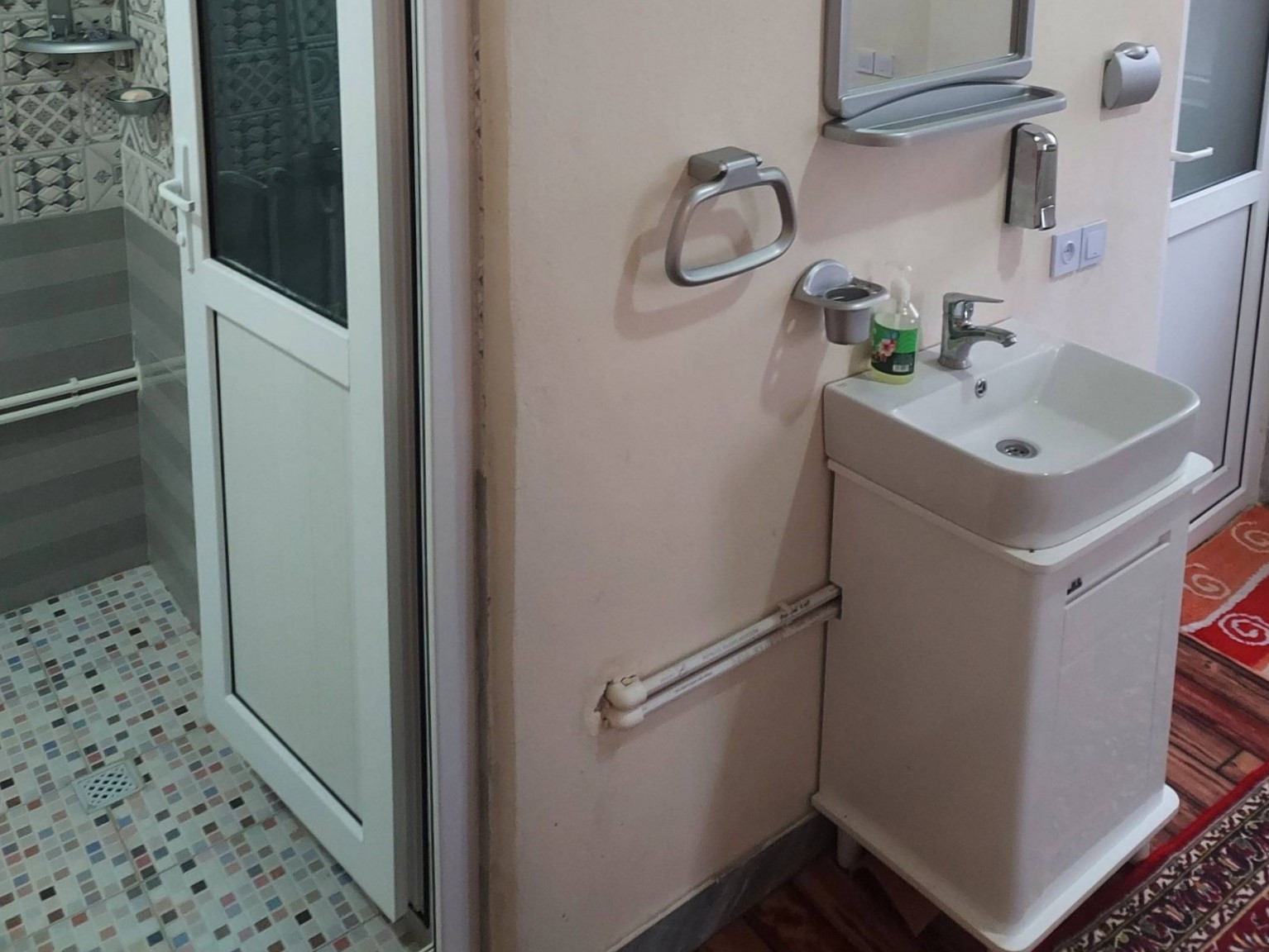 سرویس بهداشتی طبقه همکف