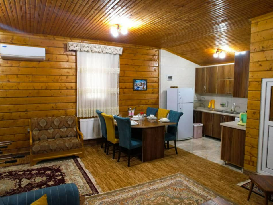 اتاق پذیرایی و آشپزخانه