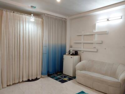 سوئیت اقامتی لاله‌زار با امکانات رفاهی