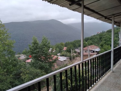 ویلا کوهستانی با تراسی دلباز طبقه دوم