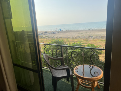 آپارتمان یک خوابه با منظره ساحل و دریا