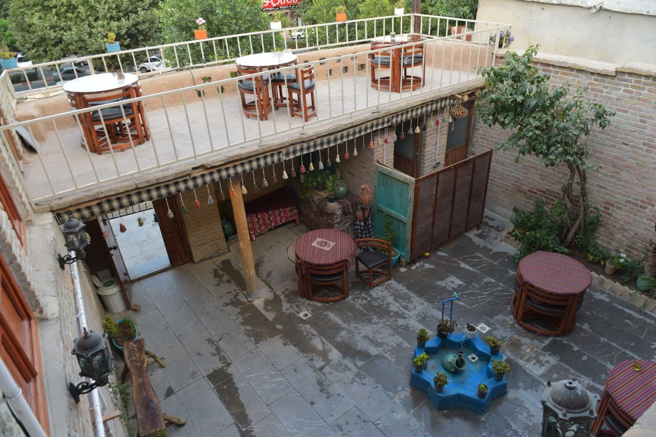 نمای حیاط