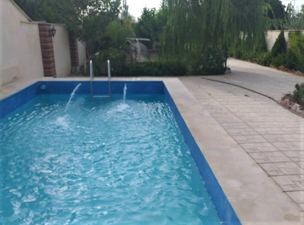 استخر و حیاط