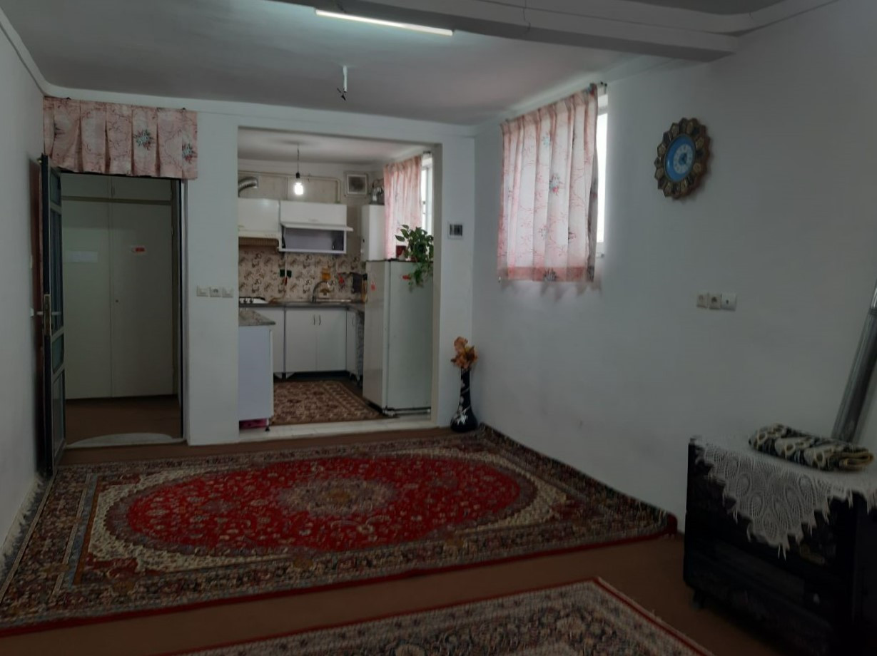 اتاق پذیرایی و آشپزخانه