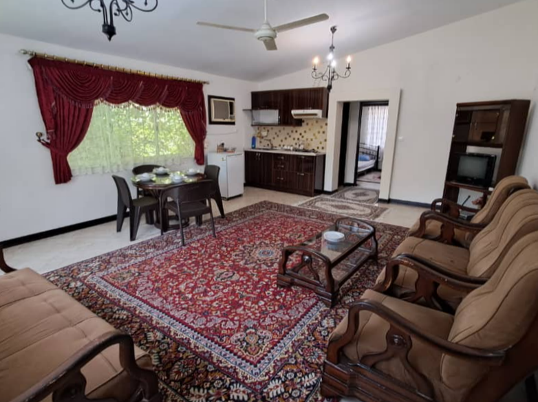 اتاق پذیرایی و آشپزخانه