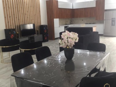 باغ ویلا مدرن جنگلی، استخر ابگرم