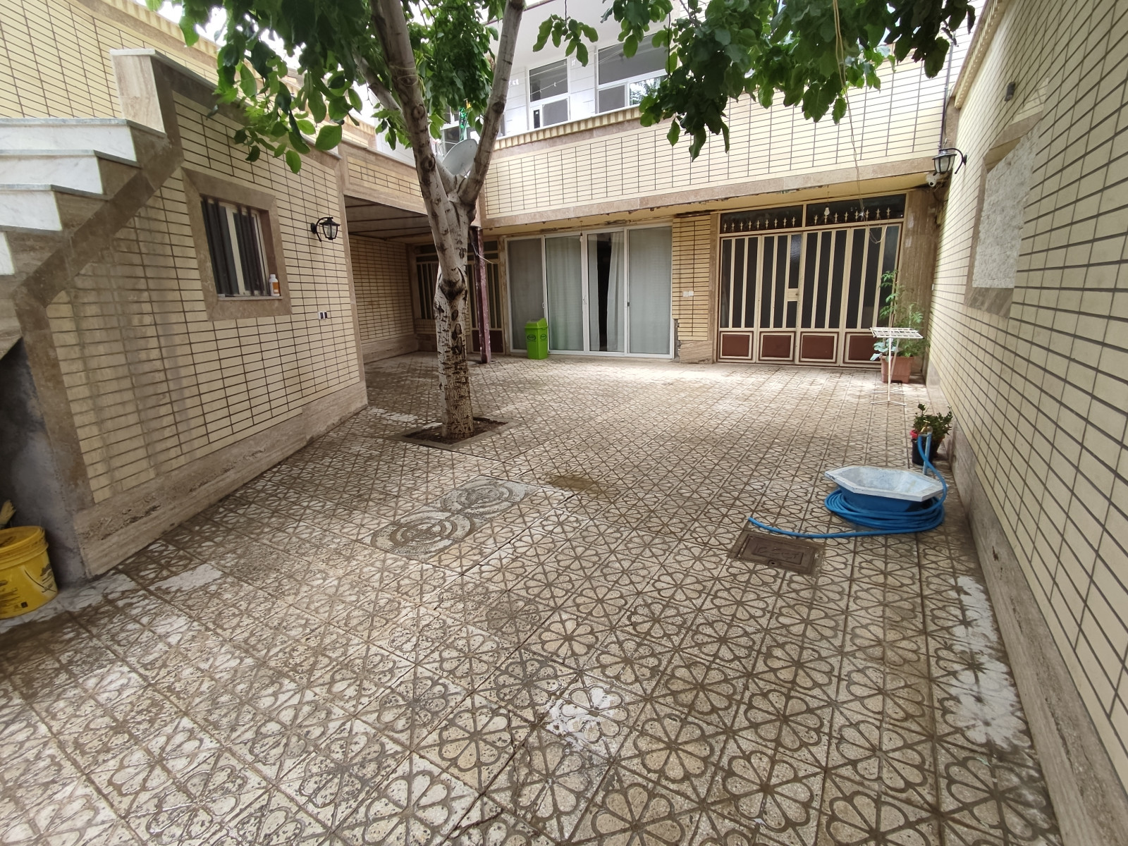حیاط