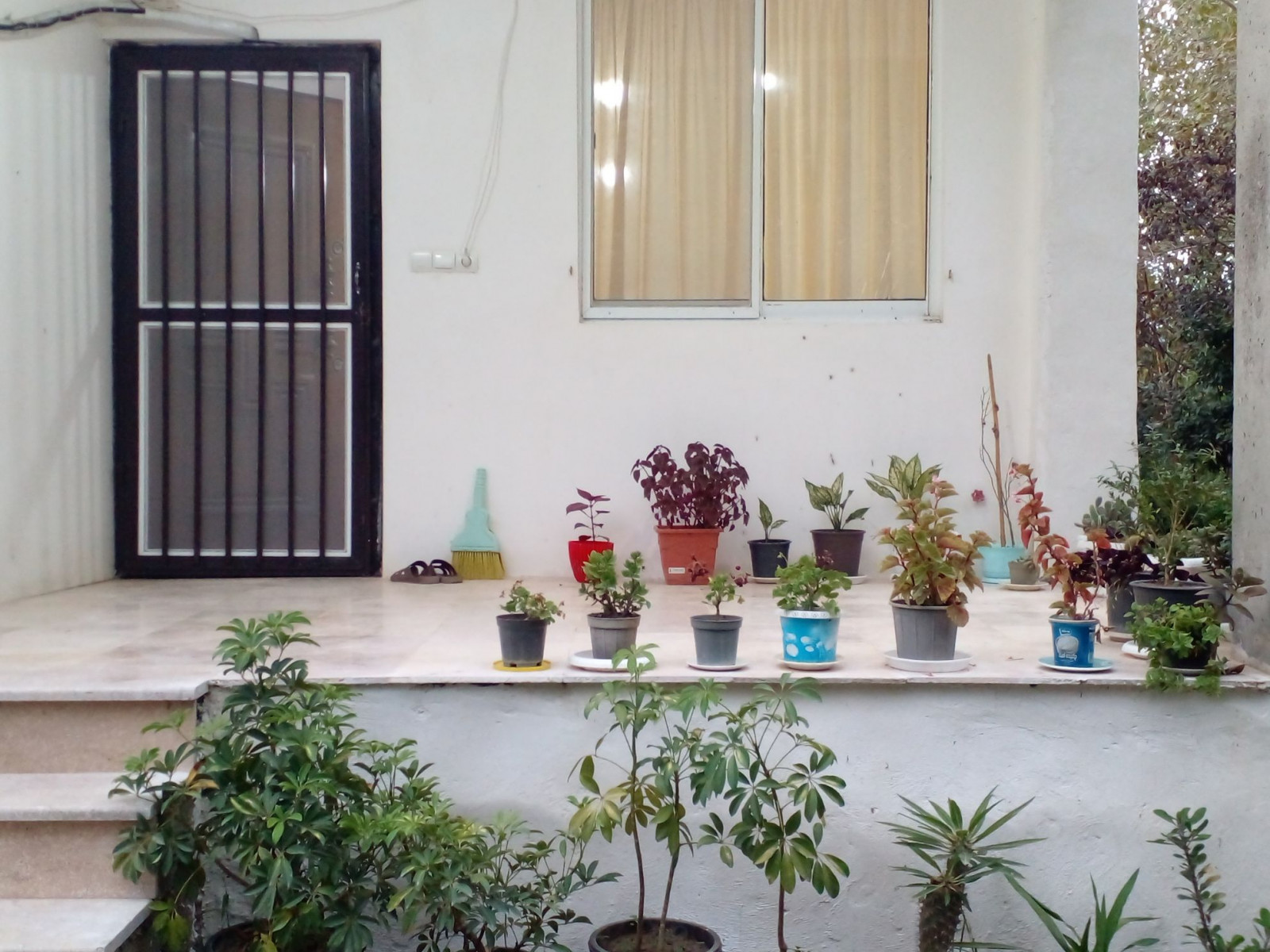 نمای ورودی خانه