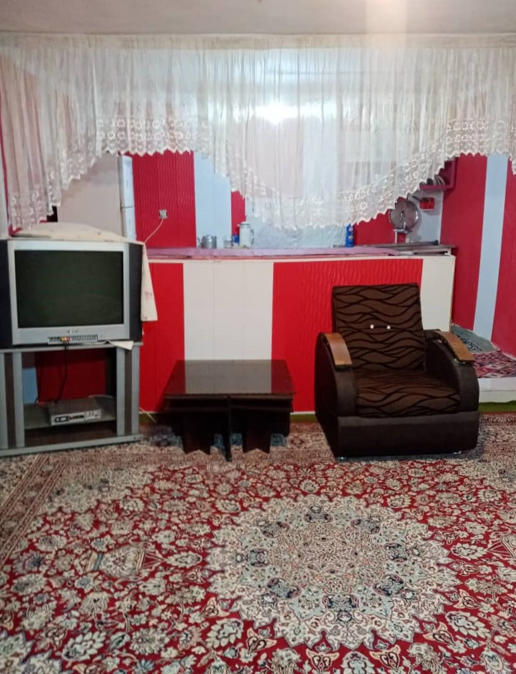 اتاق پذیرایی و آشپزخانه