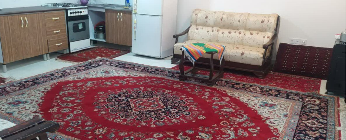اتاق پذیرایی و آشپزخانه