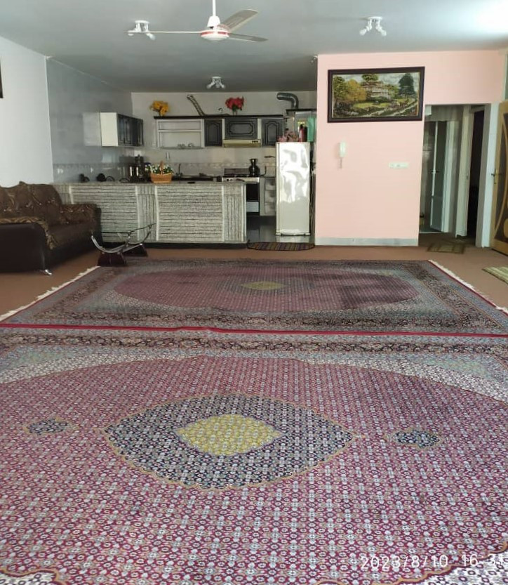 اتاق پذیرایی و آشپزخانه