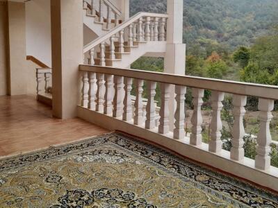 ویلای تک خواب جنگلی با تراسی دلباز