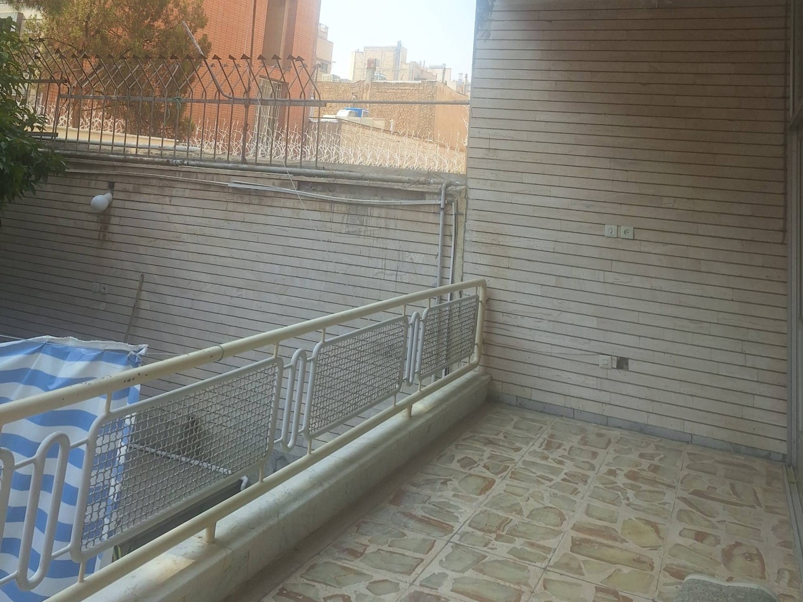 نمای بیرونی ساختمان نمای بیرونی ساختمان