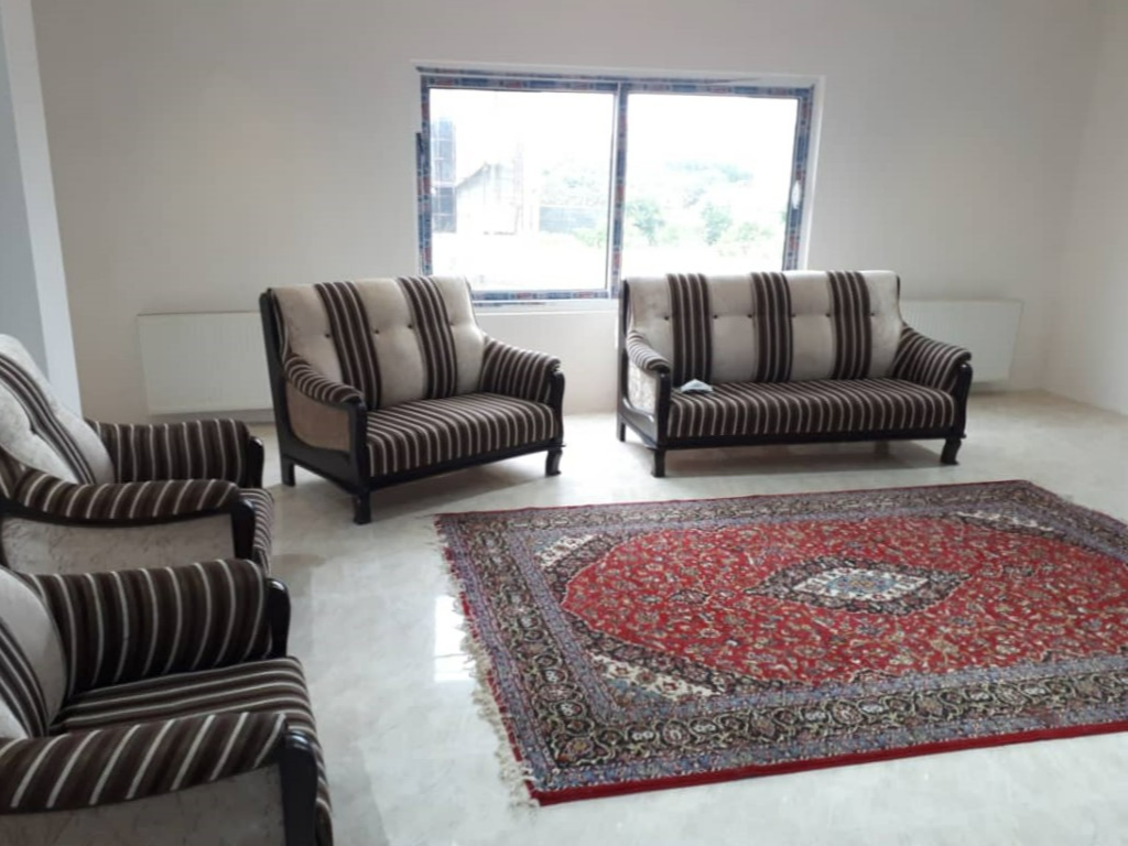 اتاق پذیرایی طبقه اول