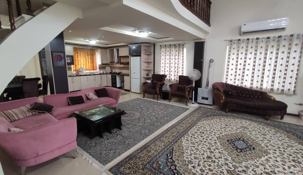 اتاق پذیرایی طبقه همکف