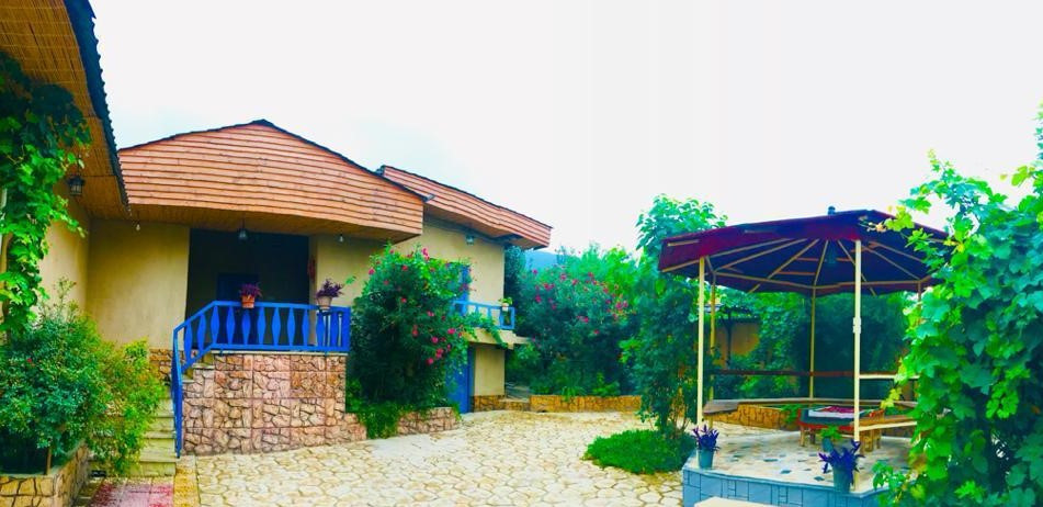 محوطه حیاط مجموعه