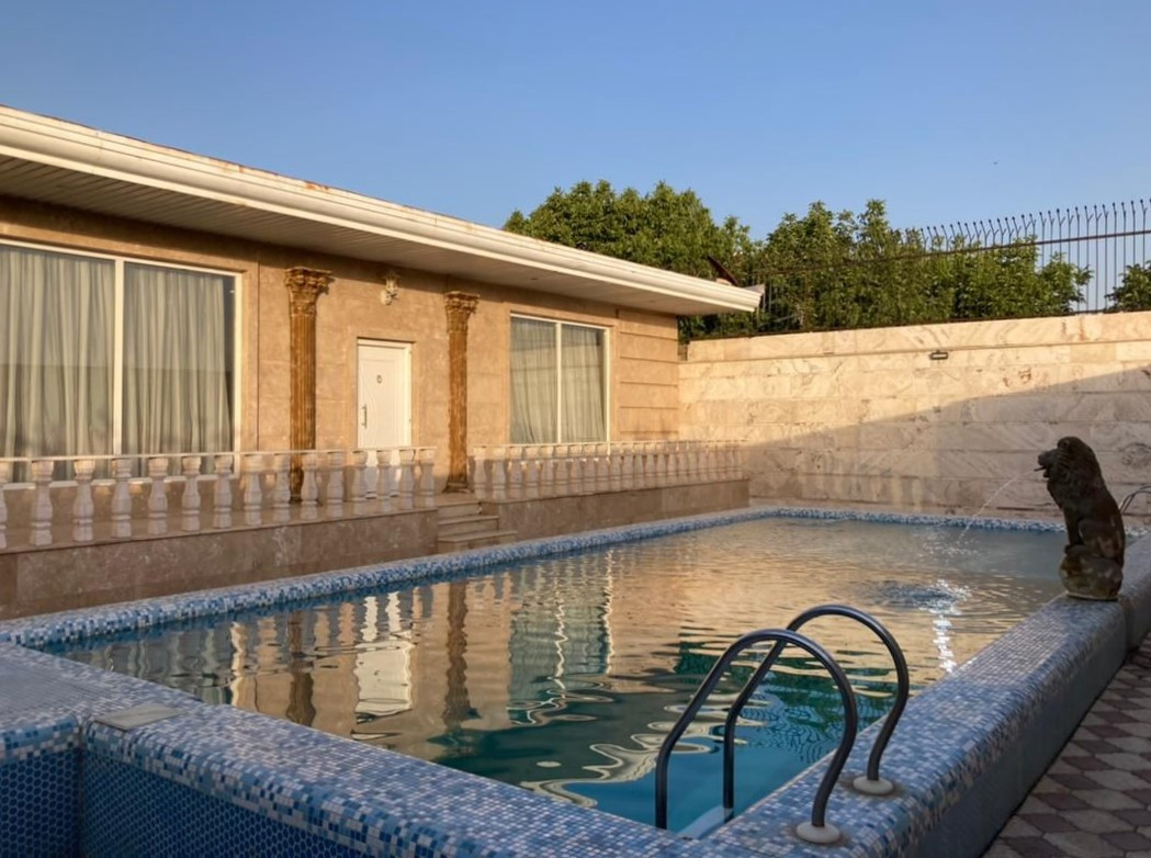 نمای اقامتگاه و استخر