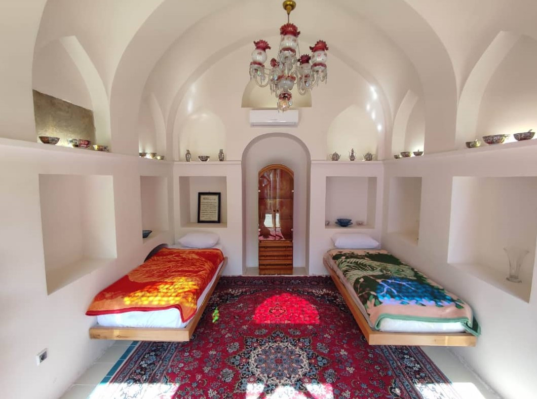 داخل اتاق " سه‌تار "