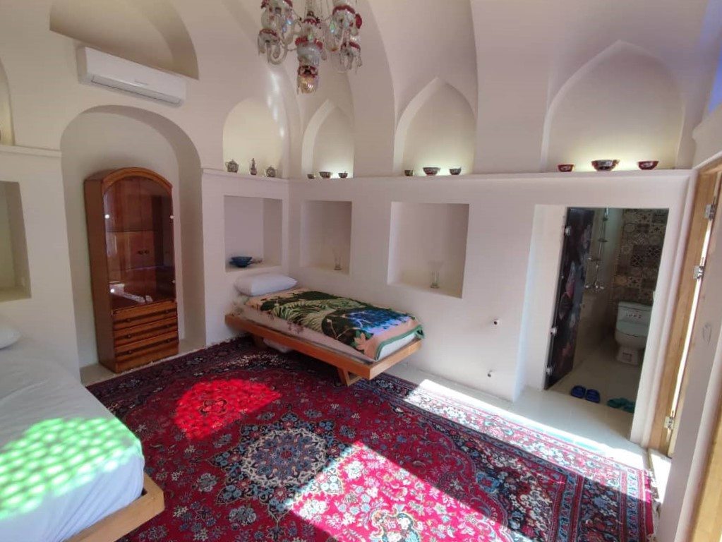 داخل اتاق " سه‌تار "