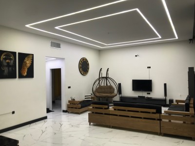 ویلای مدرن دارای استخر آبگرم سرپوشیده رهام