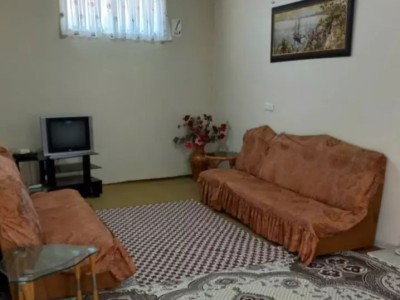 واحد مبله تک خواب نقلی با در نزدیکی دریا