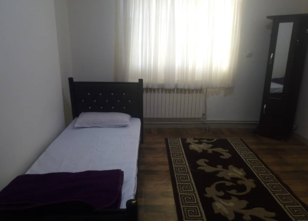 داخل "اتاق تک تخته (1)"