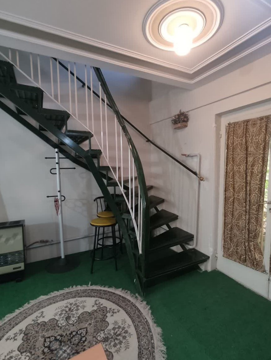 اتاق پذیرایی طبقه اول