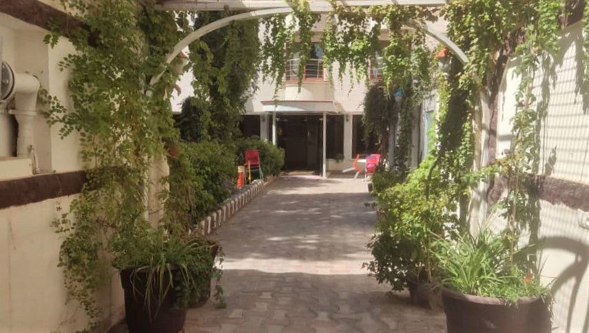 حیاط مجموعه حیاط مجموعه