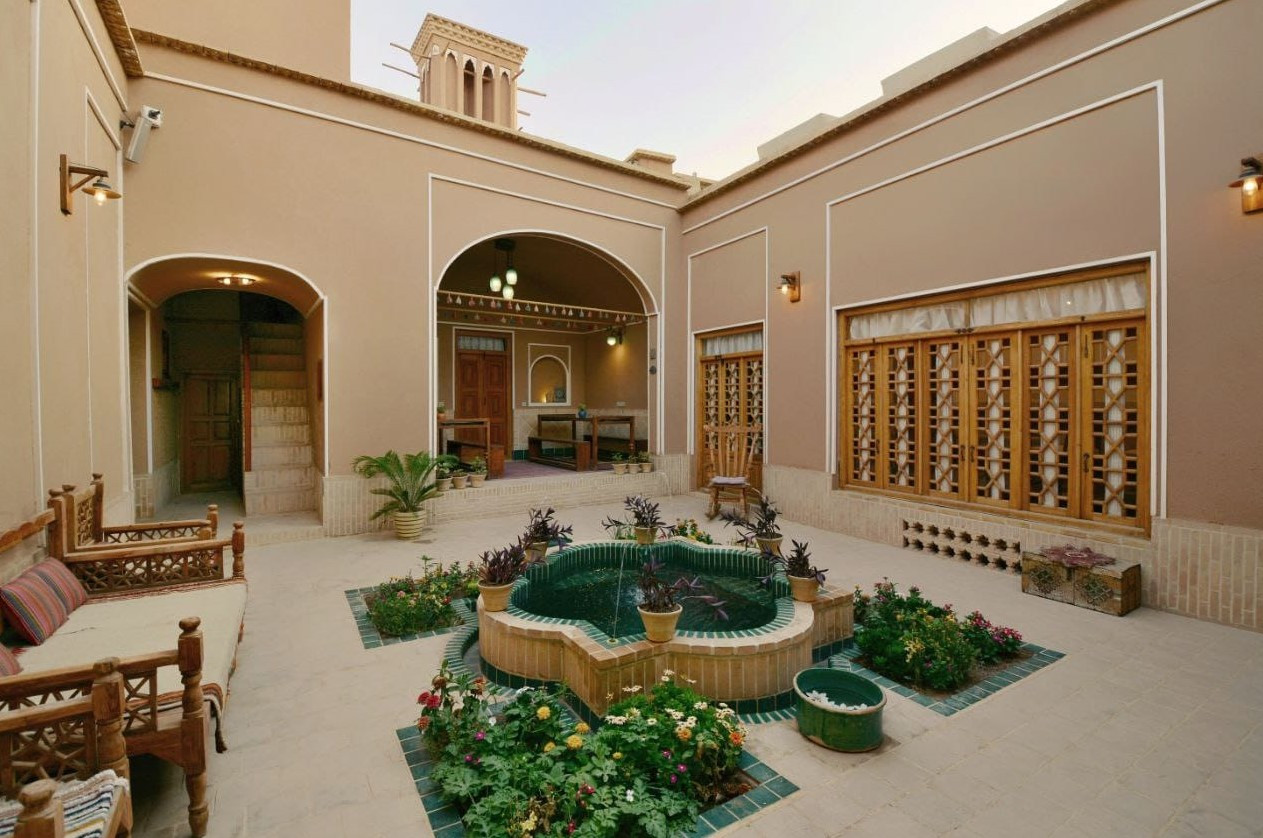 حیاط