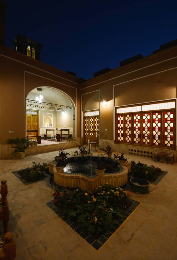 حیاط