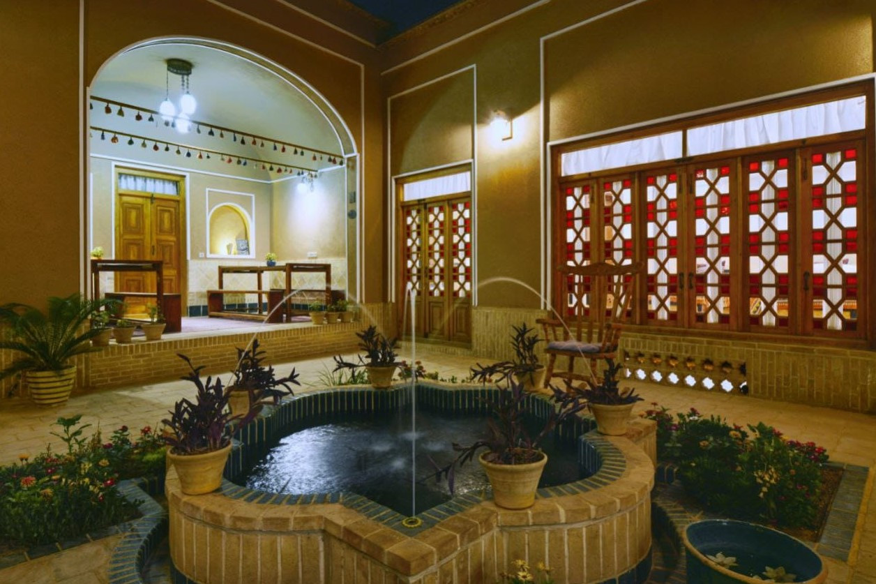 حیاط