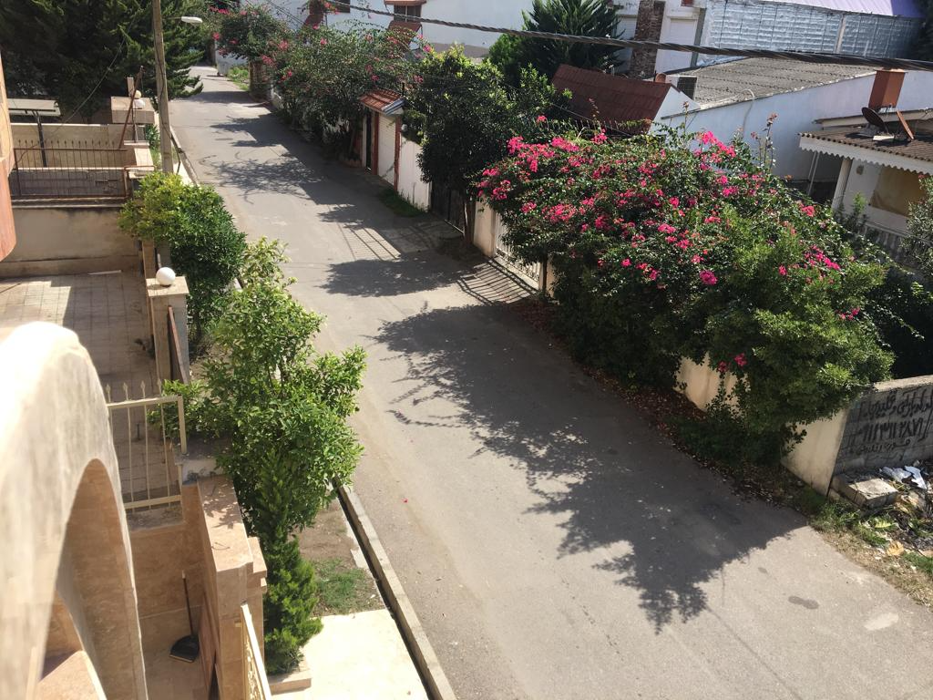 جلوی درب جلوی درب