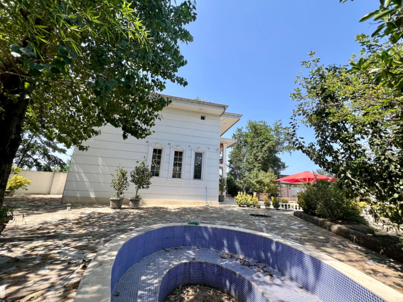 نمای بیرونی ساختمان