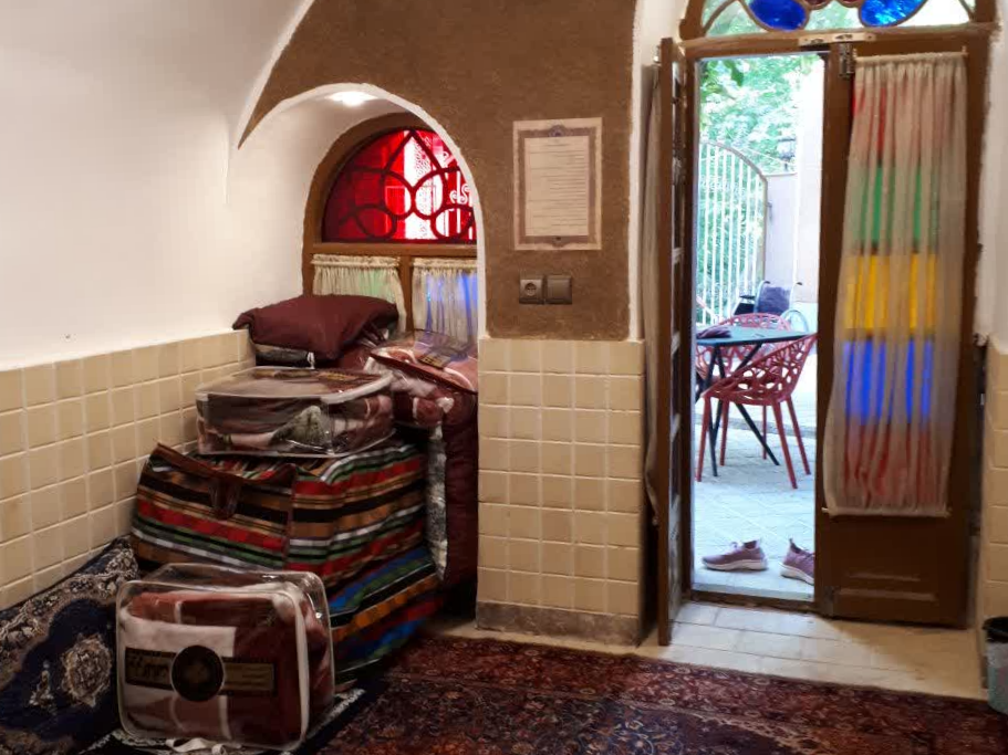 داخل "اتاق (2)"