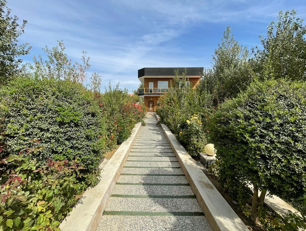 نمای اقامتگاه و باغ نمای اقامتگاه و باغ