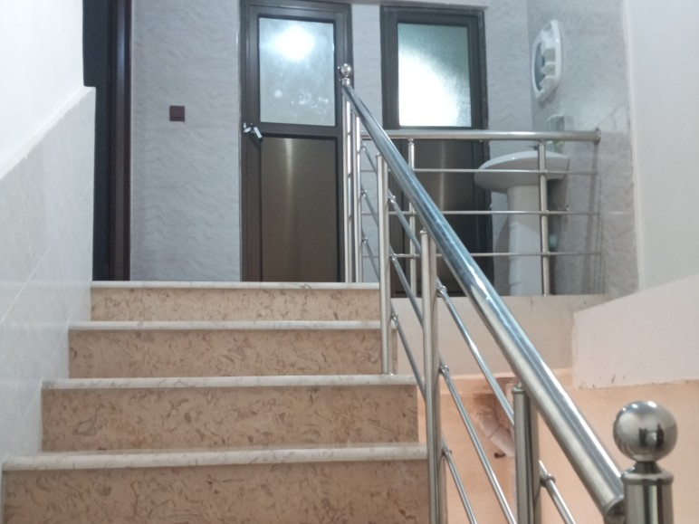 ورودی سرویس بهداشتی و حمام