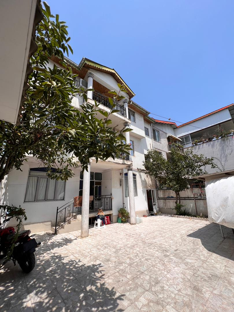 نمای بیرونی ساختمان و حیاط نمای بیرونی ساختمان و حیاط