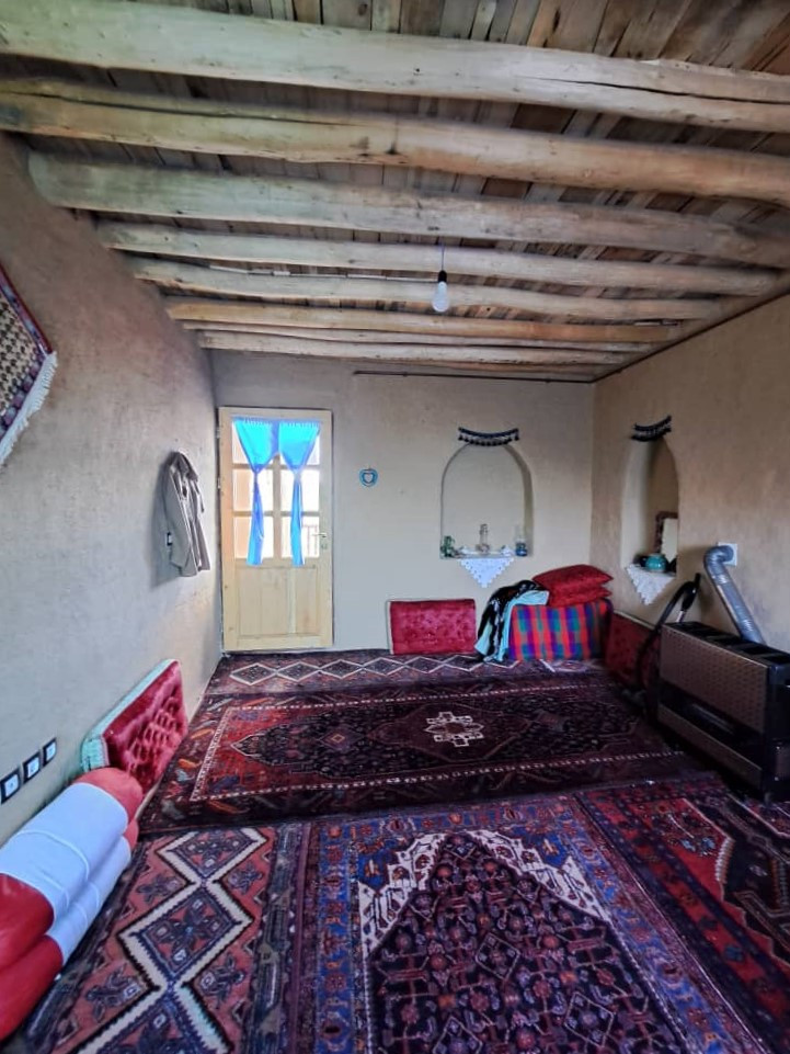 داخل " اتاق 20 متری " داخل " اتاق 20 متری "